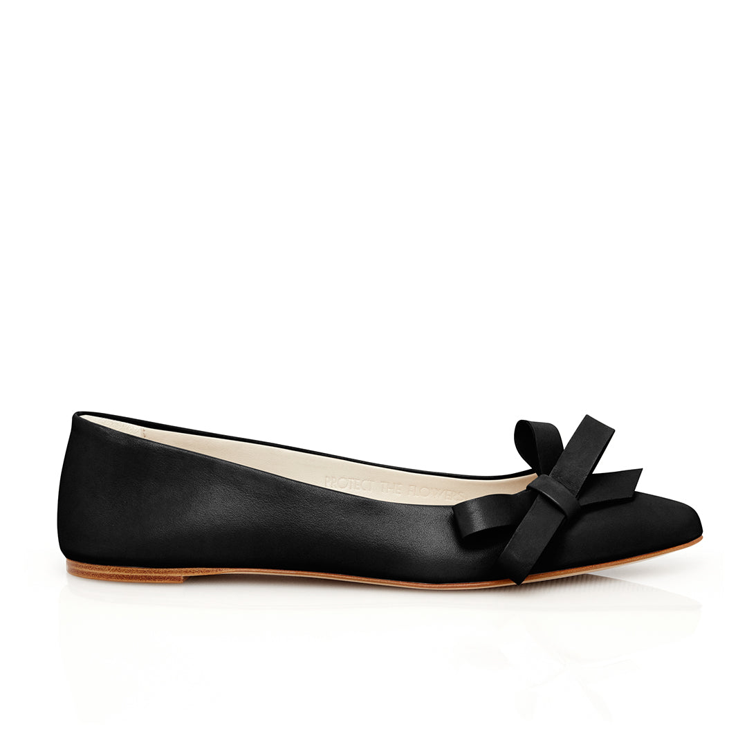 Magnolia ballerina in nero, angled view