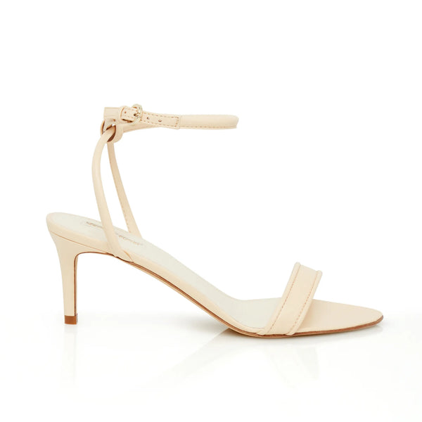 Light 2025 nude sandals